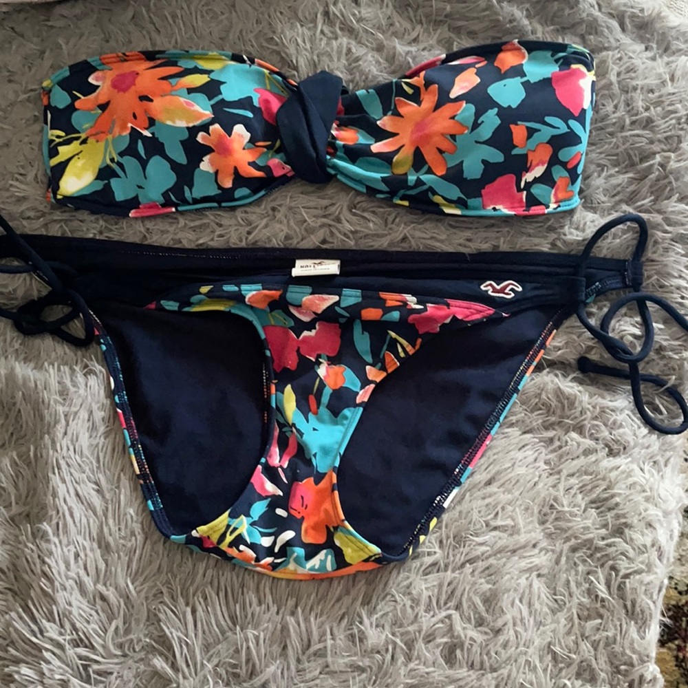 Hollister 2 piece Bathing Suit 🔥🔥🔥